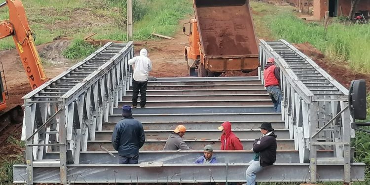 Avanzan los trabajos en el Puente N° 1 sobre el Canal de Derivación de la Defensa Costera en Pilar
