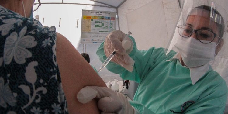 Este martes 3 de mayo vacunate contra la influenza y COVID-19