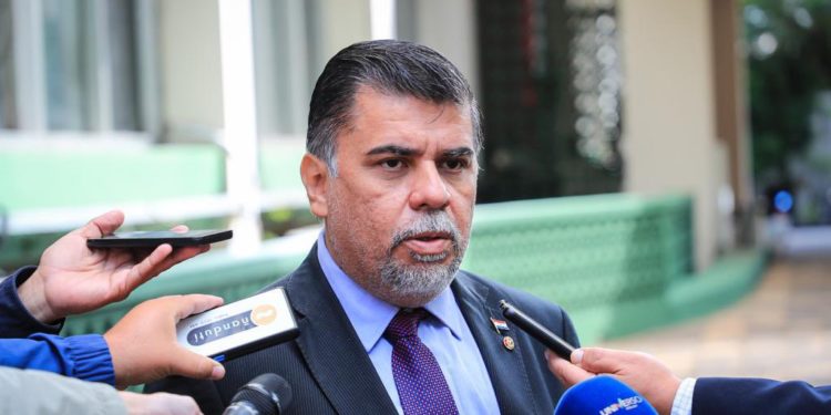 Gobierno oficializa 800 nombramientos de los 4.500 previstos para personal de blanco