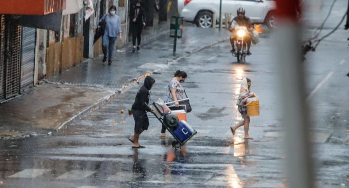 Inicio de semana laboral con clima frío a fresco y lloviznas