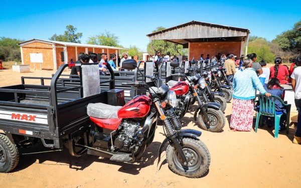 Comunidades indígenas del Chaco reciben vehículos para reforzar microproyectos de producción Comunidades indígenas del Chaco reciben vehículos para reforzar microproyectos de producción