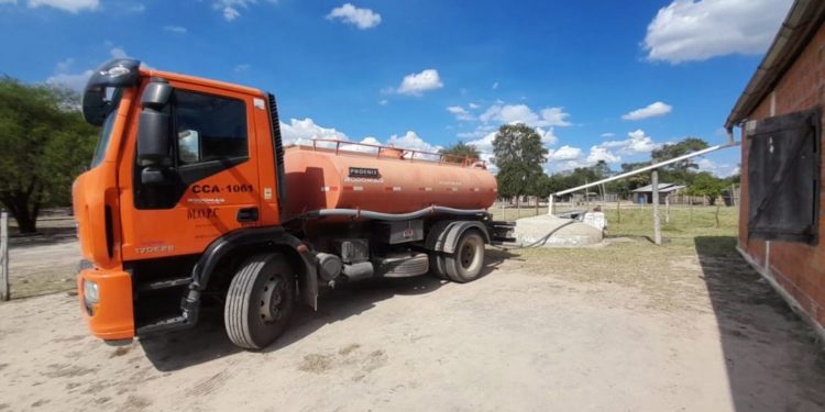 Prosiguen labores de regularización asfáltica y provisión de agua potable
