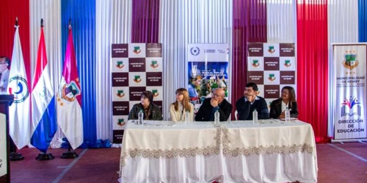 Municipalidad de Ñemby y MTESS otorgaron certificados          