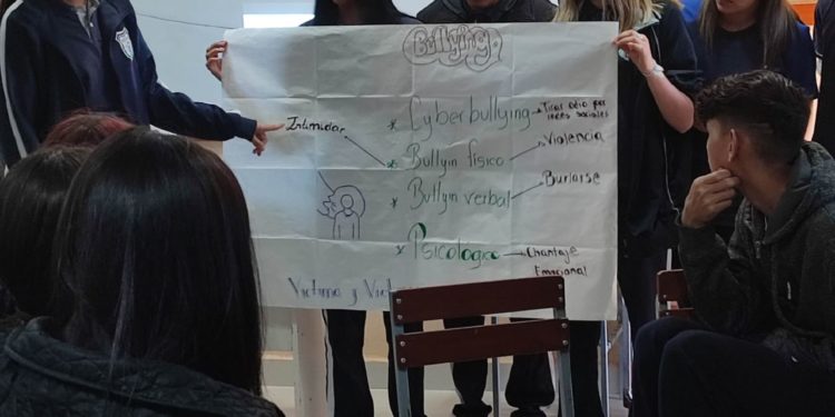 Brindaron charlas educativas sobre el bullying en colegio de Loma Plata