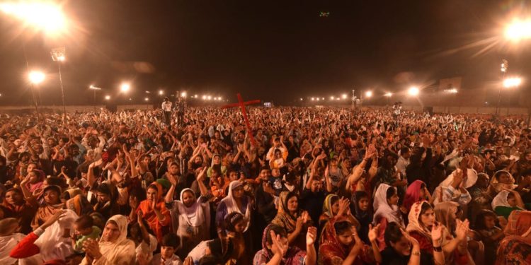 Histórica causa reunió a miles de cristianos en Pakistán