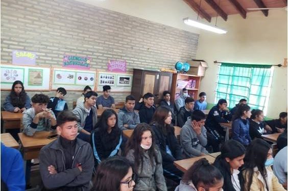 Realizan taller de prevención del consumo de sustancias ilícitas en institución educativa Realizan taller de prevención del consumo de sustancias ilícitas en institución educativa