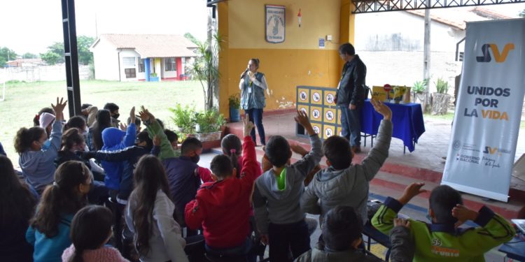 De forma dinámica enseñan a niños acerca de la seguridad vial De forma dinámica enseñan a niños acerca de la seguridad vial