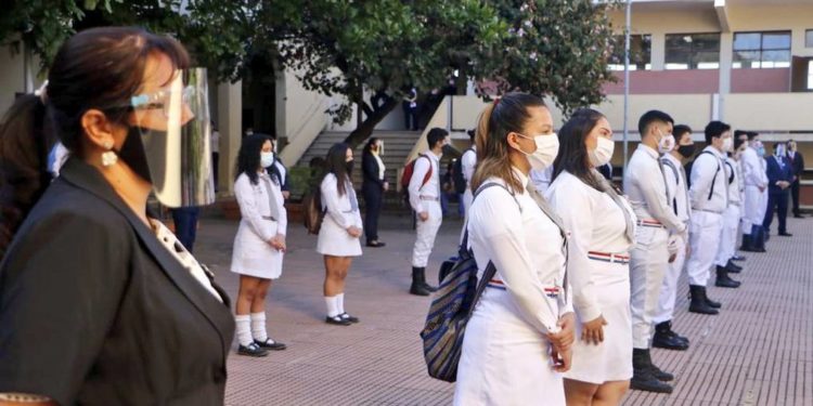 Cerca de 80.000 docentes tendrán reajuste salarial del 5% Cerca de 80.000 docentes tendrán reajuste salarial del 5%