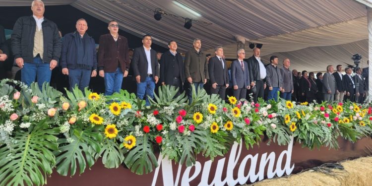 Neuland celebra su aniversario 75 con presencia de autoridades Neuland celebra su aniversario 75 con presencia de autoridades