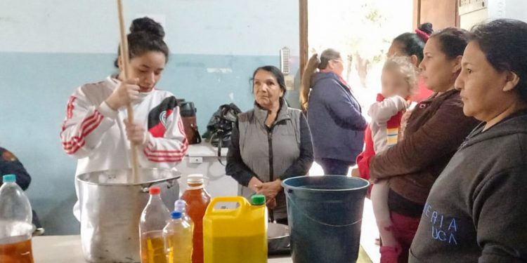 Mujeres privadas de libertad fabrican jabones artesanales para barrios carenciados