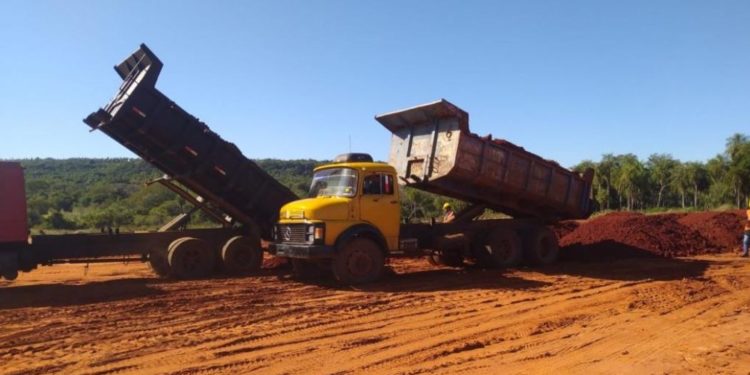 Con movimiento de suelo arranca construcción de una planta de tratamiento de aguas residuales en Caacupé