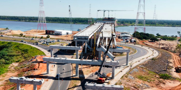 Puente Héroes del Chaco: ya se colocaron 530 vigas de viaductos de acceso