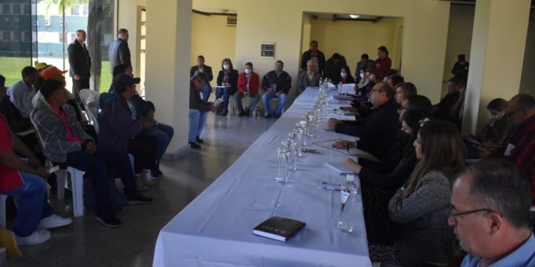 Instalan mesa de trabajo para atender reclamos puntuales de comunidad indígena