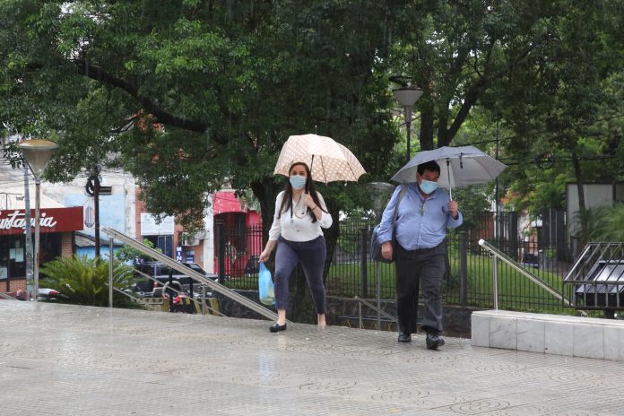 Anuncian un viernes fresco a frío con lluvias que luego irán mejorando