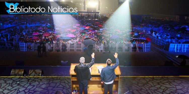 Brasil: Más de 60 mil personas aceptan a Cristo en evento de Franklin Graham a pesar de la lluvia