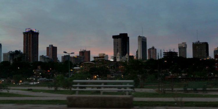 Anuncian día fresco con cielo mayormente nublado