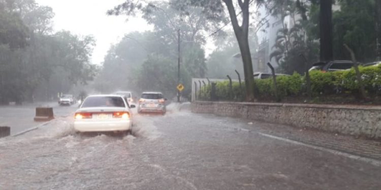 Anuncian para este lunes fuertes lluvias y tormentas eléctricas