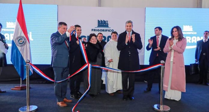 Presidente inaugura planta frigorífica que empleará a unas 600 familias en Limpio