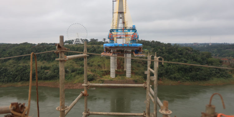 Tramo central del Puente de la Integración está a 76 metros de culminar Tramo central del Puente de la Integración está a 76 metros de culminar