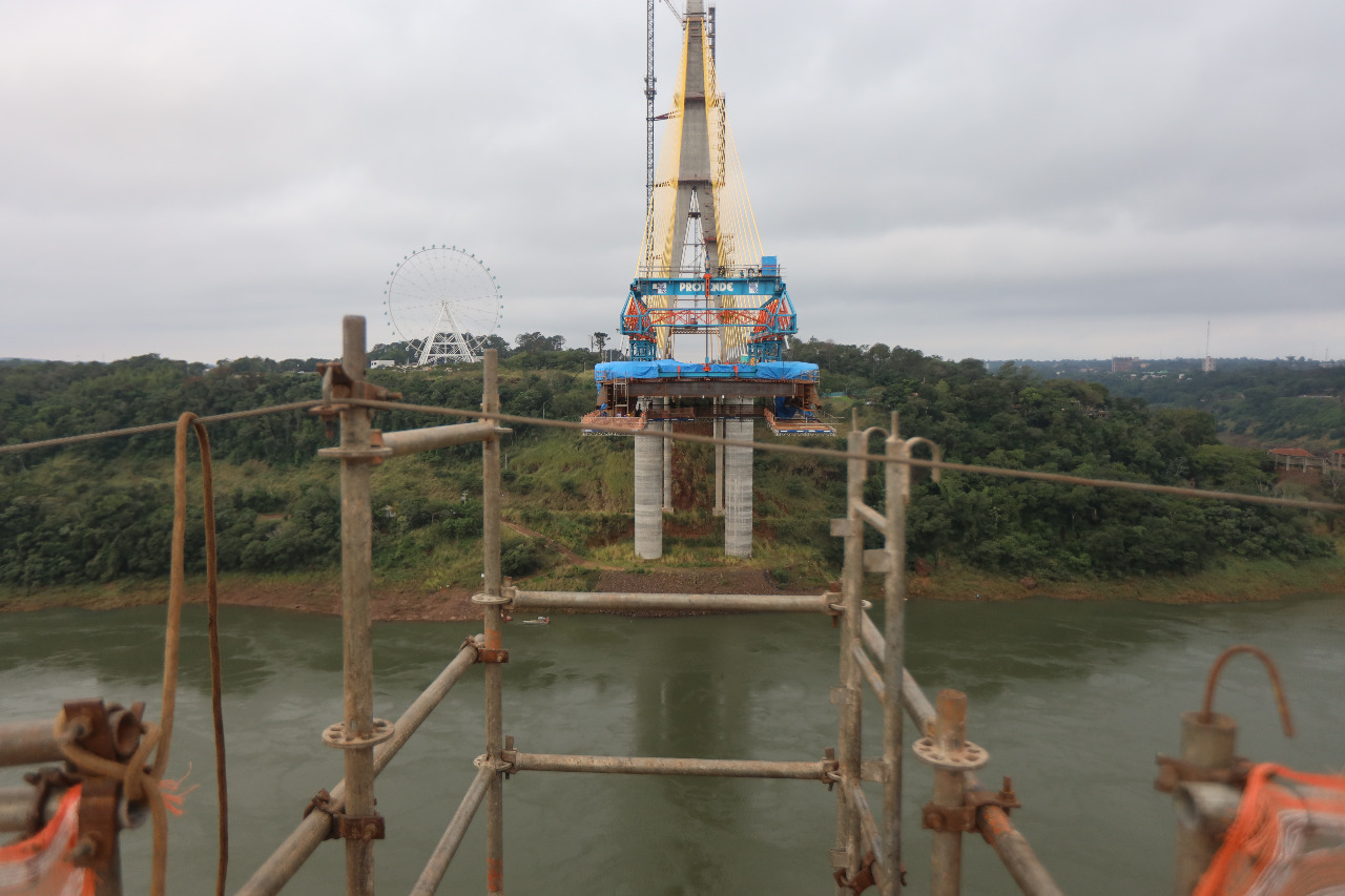 Tramo central del Puente de la Integración está a 76 metros de culminar