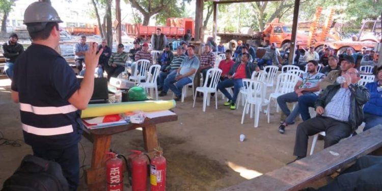 Realizaron jornadas de capacitación y atención odontológica dirigidas a funcionarios del MOPC