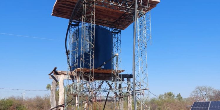 Instalación de sistemas de agua a través de paneles solares en comunidades como Pycasu, Siracua, Ñu Guazu y Loma