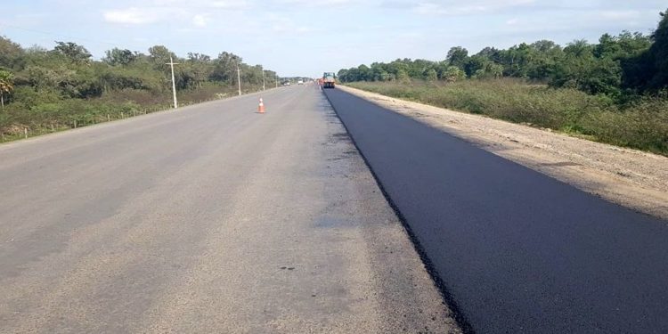 Iniciaron el extendido de la carpeta asfáltica en el tramo 1 de la ruta Pilar – desvío Alberdi