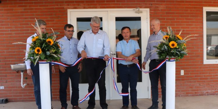 Lanzaron presentación de Agua Campo Aroma, una propuesta de la Cooperativa Fernheim