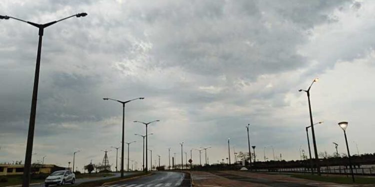 ¡Abrígate! El ambiente irá tornándose frío y se prevé las lluvias en forma continua ¡Abrígate! El ambiente irá tornándose frío y se prevé las lluvias en forma continua