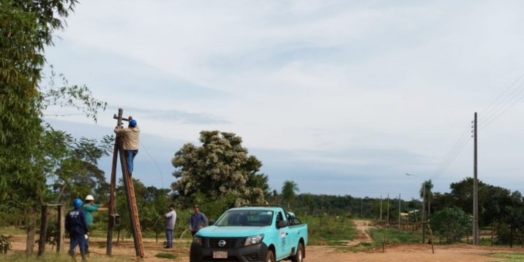 ANDE culminó obras de electrificación que benefician a 150 familias de Villa Ygatimí