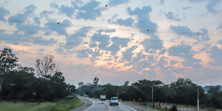Mitad de semana con clima fresco a cálido y vientos del noreste