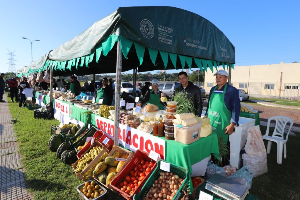 Ferias del MAG generaron importantes ingresos a familias rurales en primer semestre del año