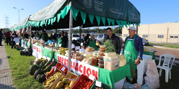 Ferias del MAG generaron importantes ingresos a familias rurales en primer semestre del año