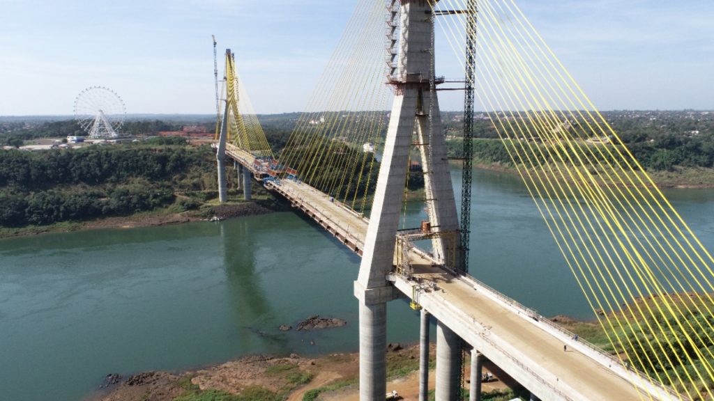 Dovelas del Puente de la Integración están a 17 metros de unirse en su tramo central