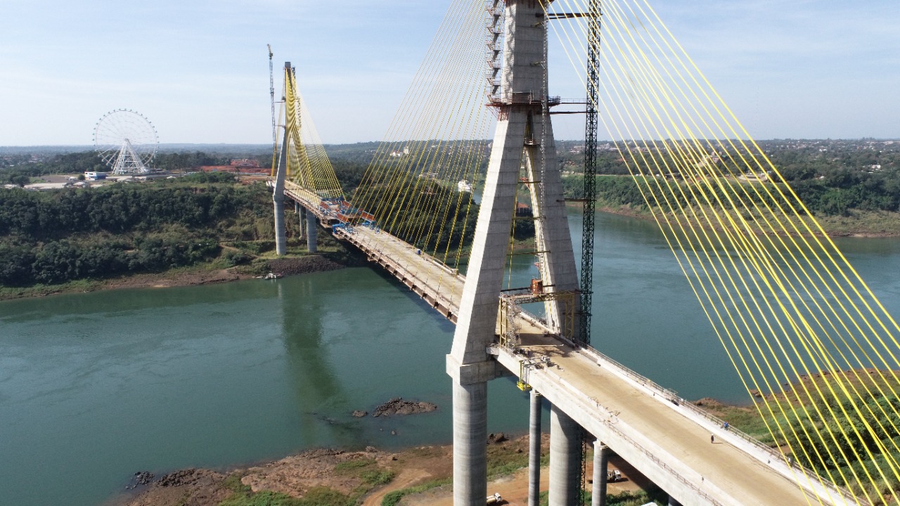 Dovelas del Puente de la Integración están a 17 metros de unirse en su tramo central
