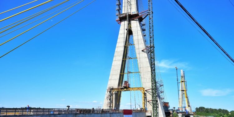 Dovelas del Puente de la Integración están a 53 metros de unirse en su tramo central