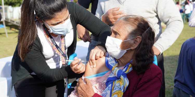 Ciudad Mujer Móvil llegó a las mujeres del Bañado Tacumbú