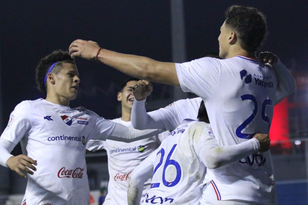 El Tricolor goleó al Danzarín en el Arsenio Erico El Tricolor goleó al Danzarín en el Arsenio Erico