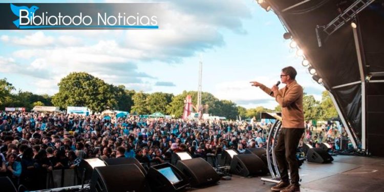 «Dios está haciendo algo enorme», Más de 3.000 personas aceptan a Cristo en Reino Unido