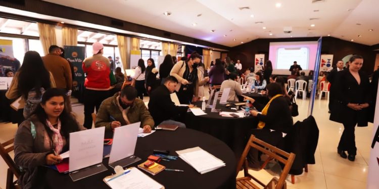 Ministerio de Trabajo ofertó cerca de 1.500 vacancias laborales en su stand de la Expo de Mariano 