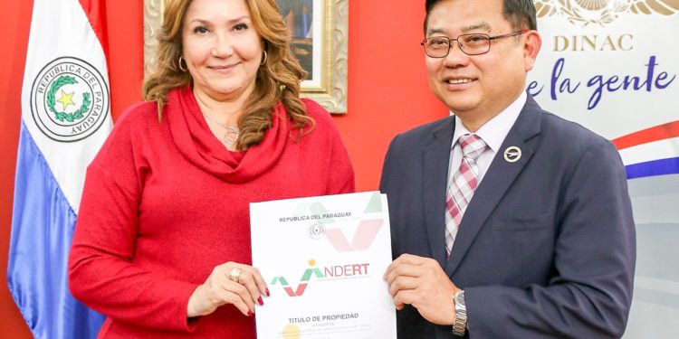 Indert entregó inmueble para futuro aeródromo en Carmelo Peralta