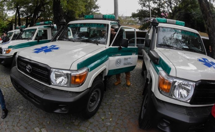 Entregan ambulancias para cuatro regiones sanitarias