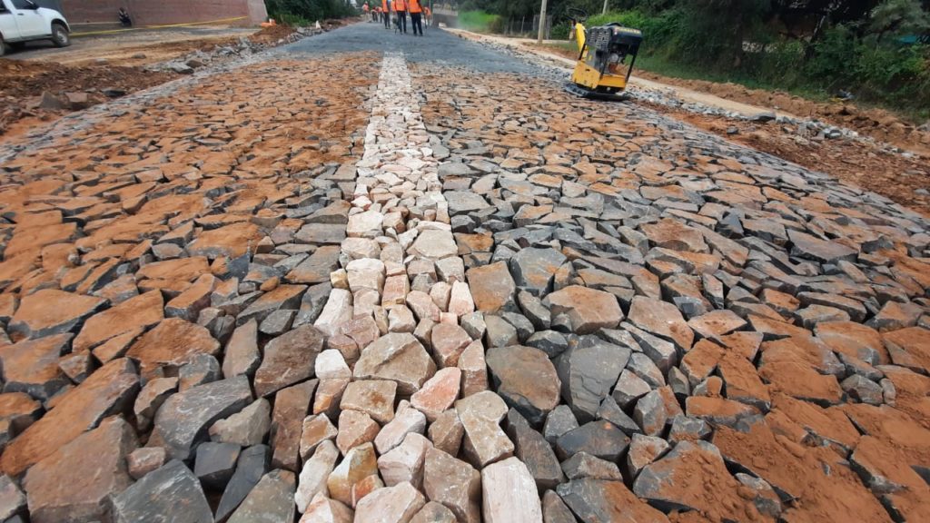 Loma Plata incursiona en proyectos de pavimentos empedrados