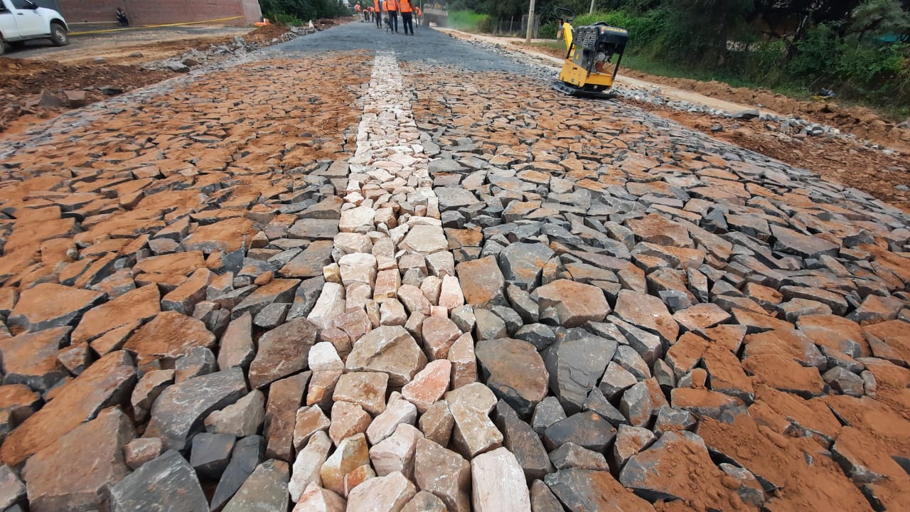 Loma Plata incursiona en proyectos de pavimentos empedrados