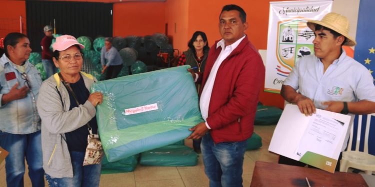 Entregaron insumos para la producción en Carmelo Peralta