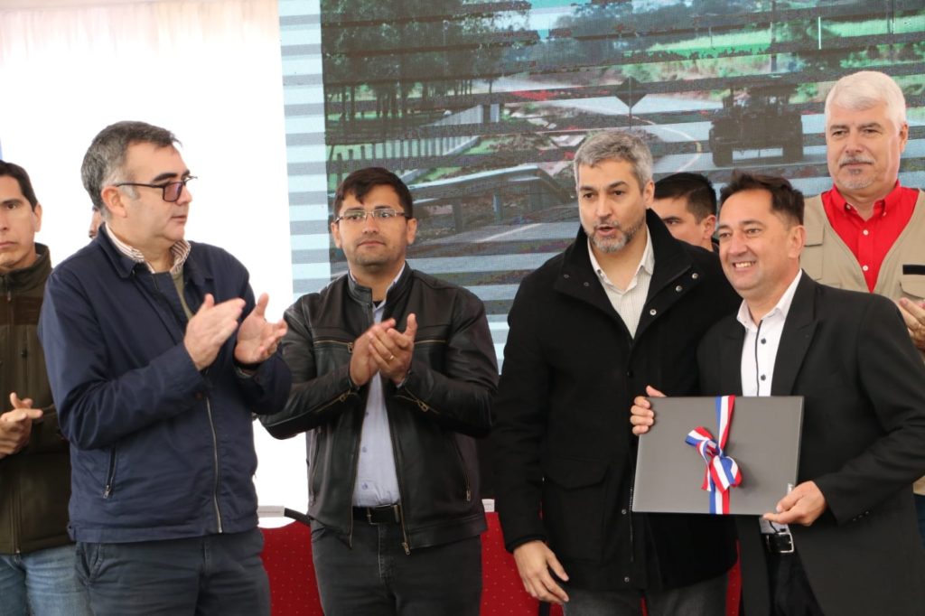 Instituciones educativas del departamento de Caaguazú recibieron equipos tecnológicos