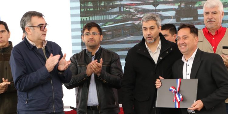 Instituciones educativas del departamento de Caaguazú recibieron equipos tecnológicos