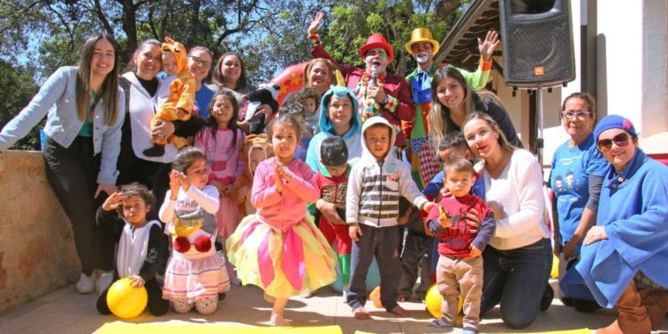 Con un alegre mini circo se festejó el Día del Niño en el Centro Kunu´u Renda Con un alegre mini circo se festejó el Día del Niño en el Centro Kunu´u Renda