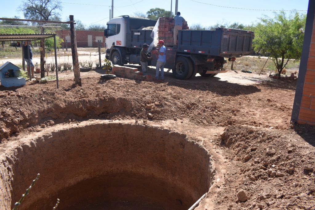 Realizan construcción de aljibes para las familias con aportes de la Municipalidad de Loma Plata
