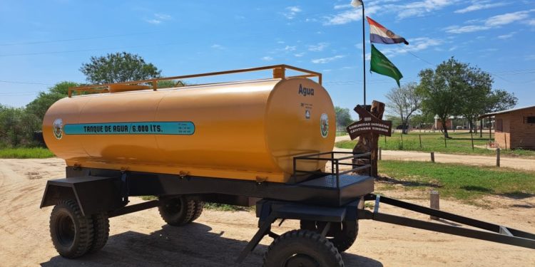 Entregaron tanque de acarreo de agua para comunidad de Paratodo